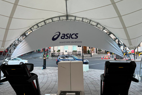 London Trafalgar Square Marathon Oasis by ASICS project view 4